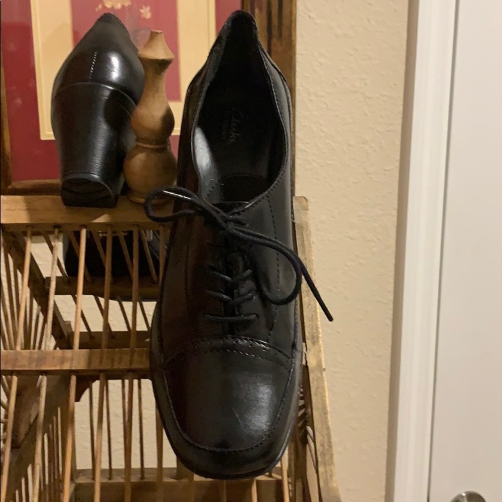 Clark’s shoe - Picture 2 of 5